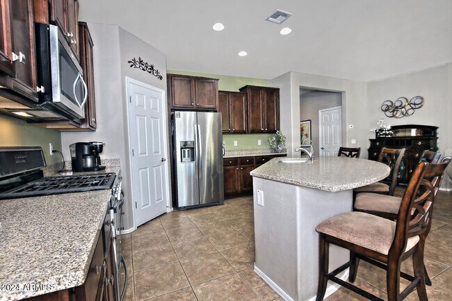Building Photo - 4394 N Hummingbird Dr