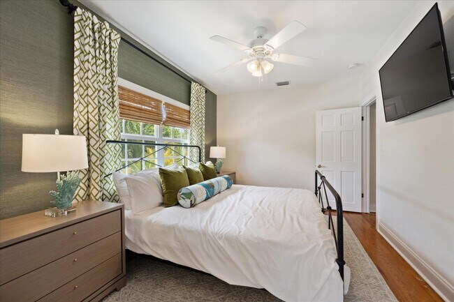 Building Photo - 221 Greymon Dr
