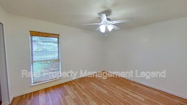 Building Photo - 1824 Addington Dr
