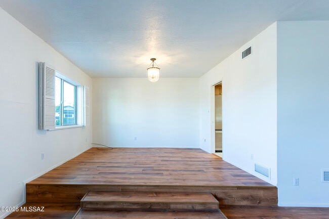 Building Photo - 1714 W Meadow Hills Dr