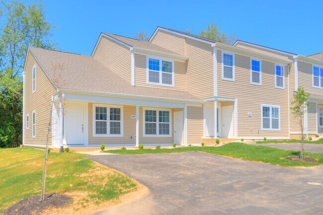 Building Photo - 500 Twisted Oak Dr NW