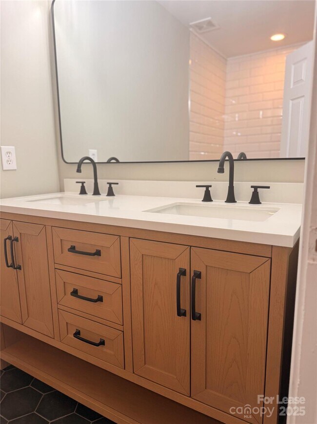 Building Photo - 1010 Eagles Nest Ln