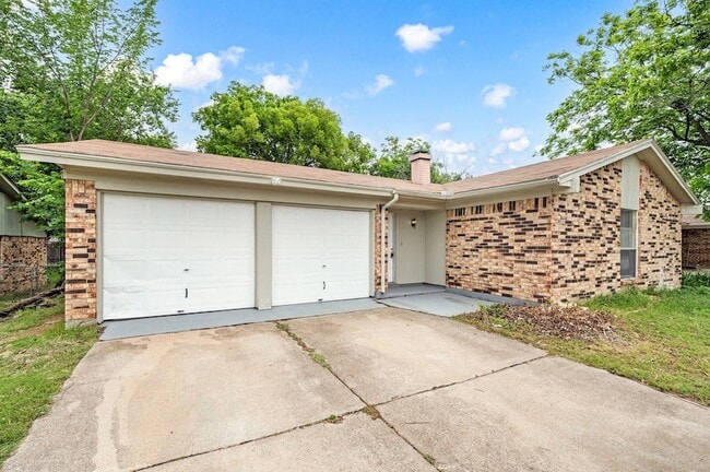 Building Photo - 6301 Sunnybrook Dr