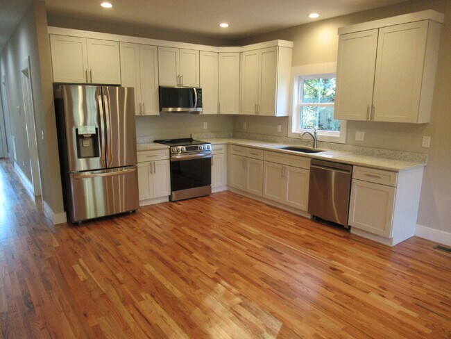 Building Photo - Beautiful New  – 3 Bedroom, 2 Bath Home in...