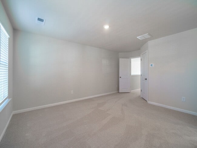 Building Photo - 1 Year Old New Home With 3 Bedroom 2.5 bat...