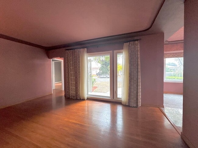 Building Photo - Charming 3 bed/2 bath House for Rent in Si...