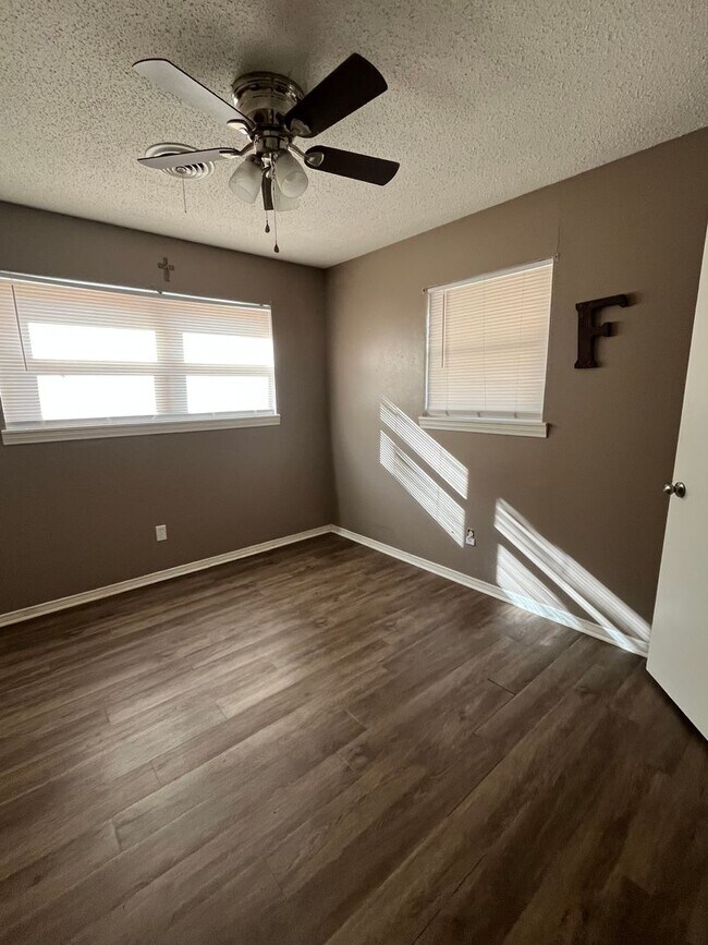 Building Photo - 1622 58th St