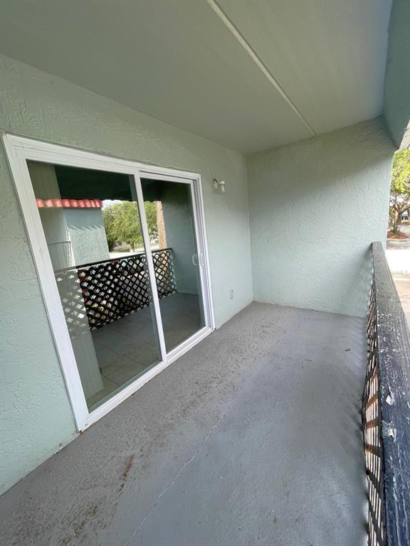 Building Photo - 2835 Somerset Park Dr