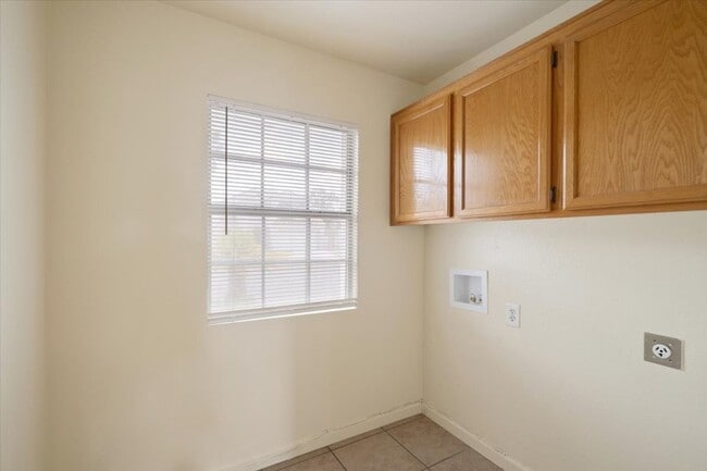Building Photo - 2576 Silver Shadow Dr