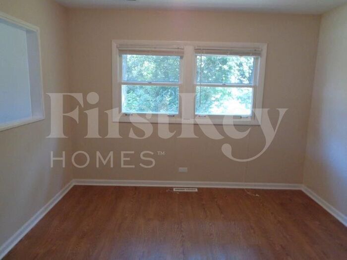 Building Photo - 12865 W Highland Ave