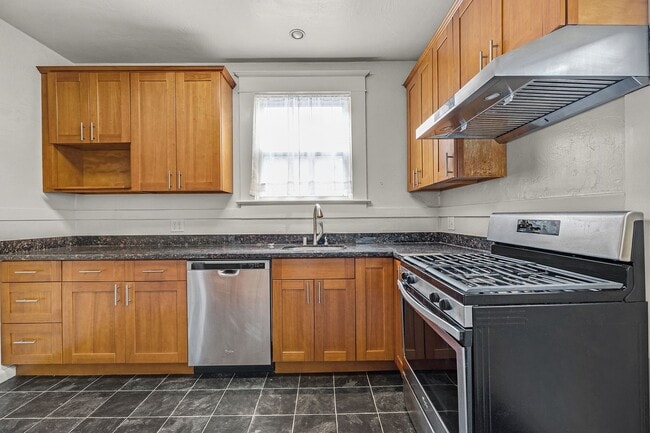 Building Photo - Classic 1910 Craftsman home