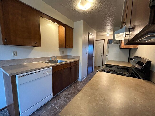 Building Photo - 1BD/1BA Apartment in Awesome Small Complex...