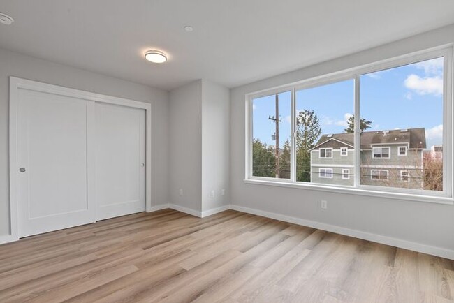 Building Photo - Stunning Brand-New Ballard Townhome with A...