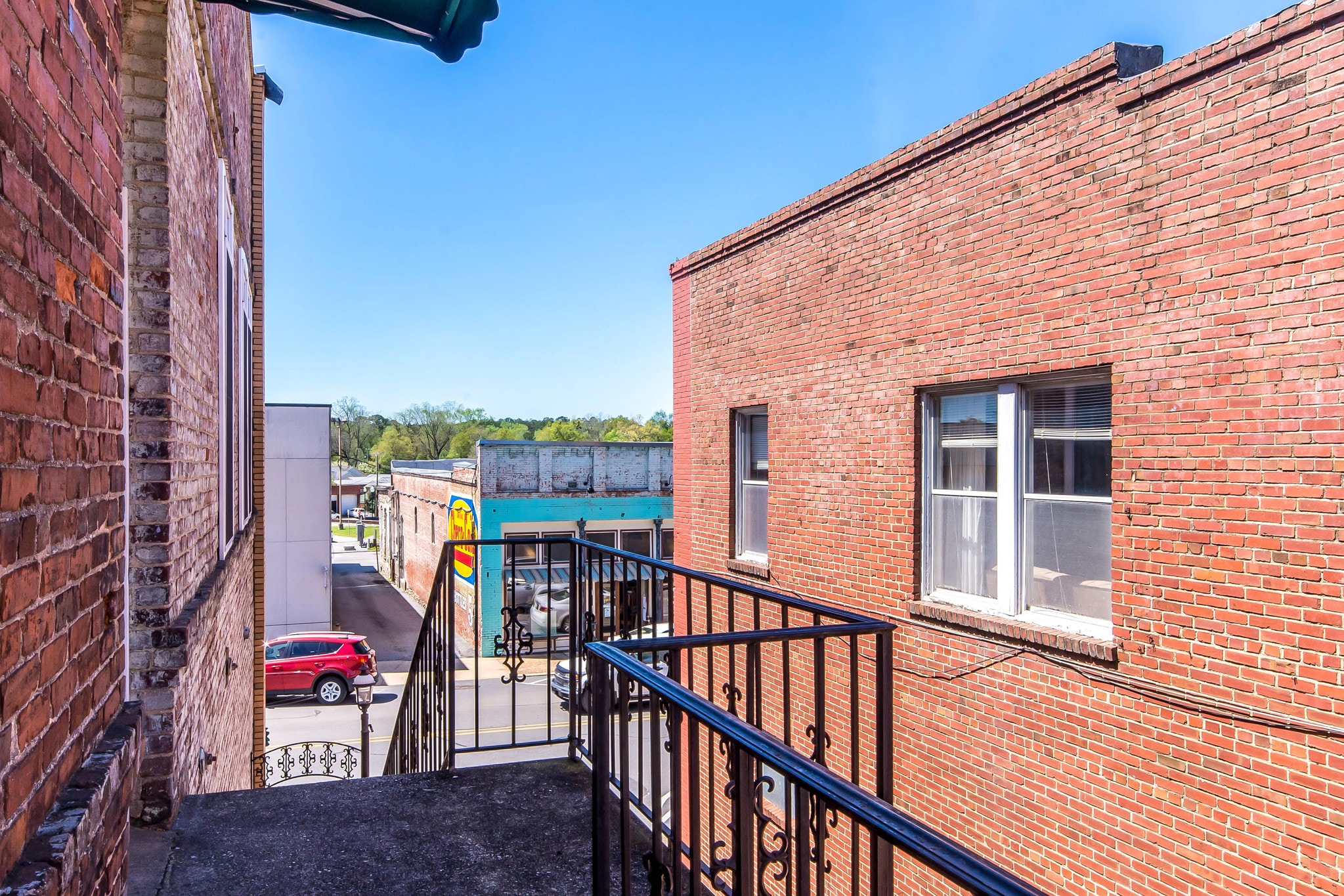 Entrance to the apartment - 41 Main St