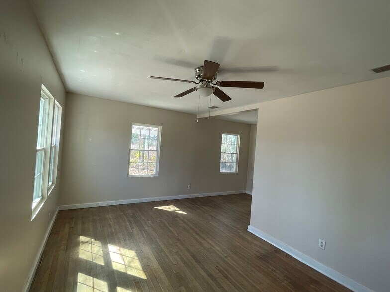 Building Photo - 712 Georgia Ave