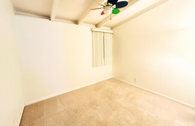Building Photo - 618 Lakewood Dr