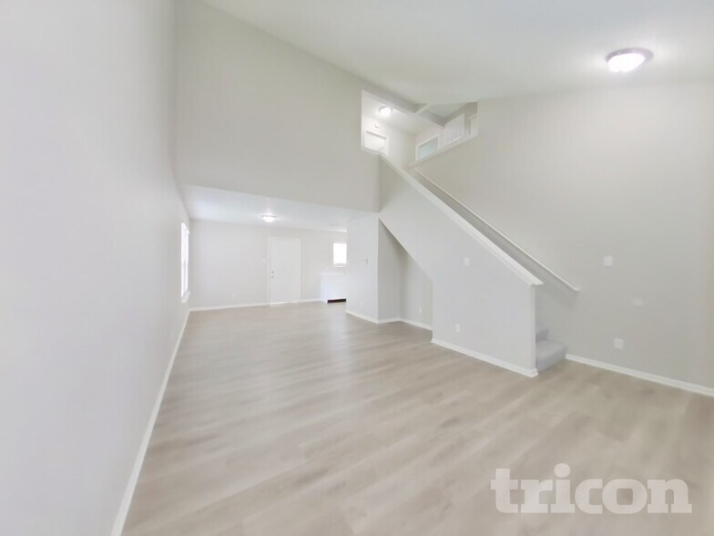 Building Photo - 2301 Harvest Moon Dr