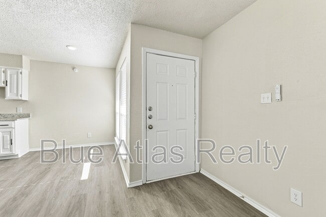Building Photo - 8133 Foxfire Ln