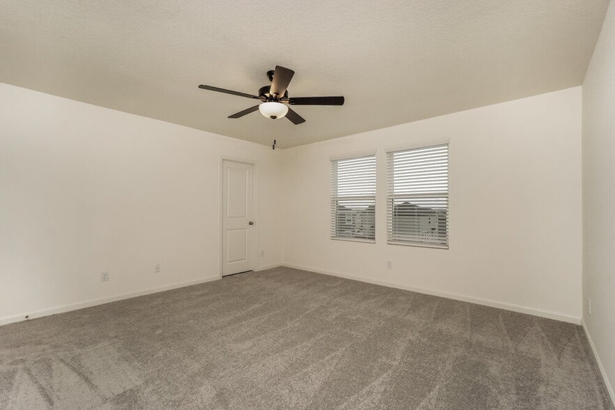 Building Photo - 5549 Bluebell Mdw