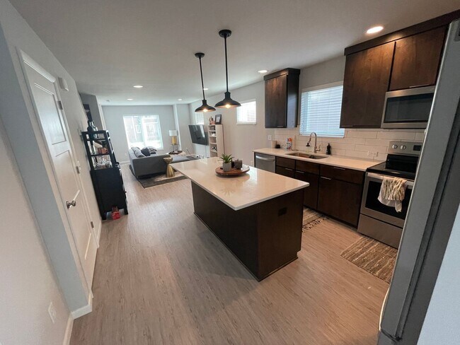 Building Photo - Newly built 2 bed / 2.5 bath townhouse in ...