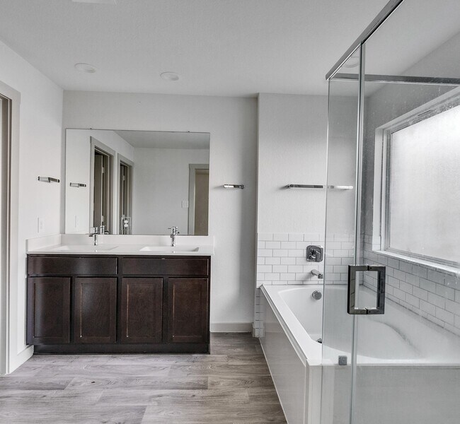 Building Photo - 14510 Rain Tree Dr