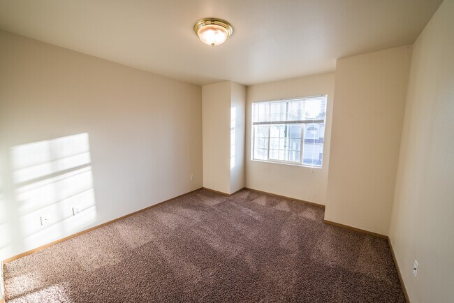 Building Photo - 2107 Yellowstone St