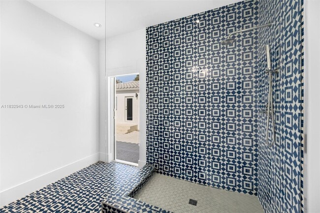 Building Photo - 712 NE 72nd St