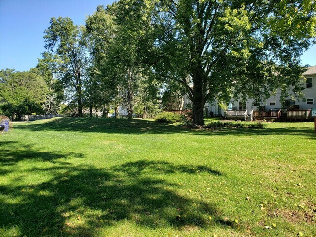 Building Photo - 7900 Barkwood Dr