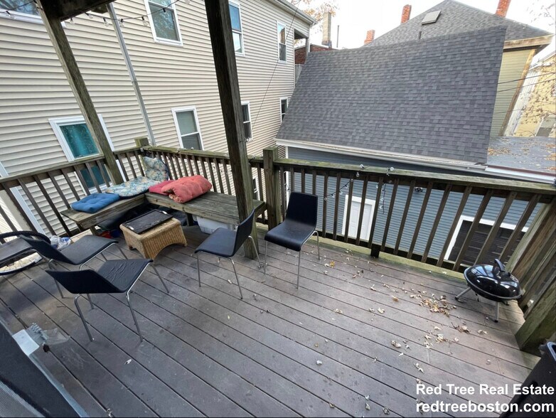 Building Photo - 91 Hillside St