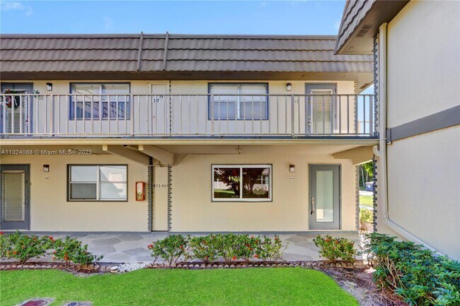 Building Photo - 694 Brittany Park