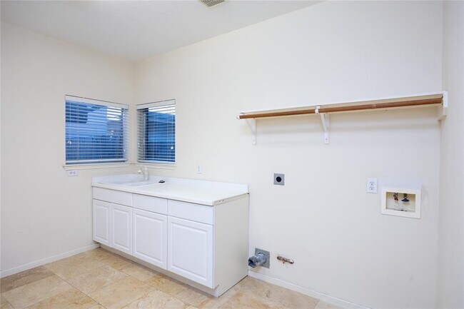 Building Photo - 2327 Centerbrook Ln