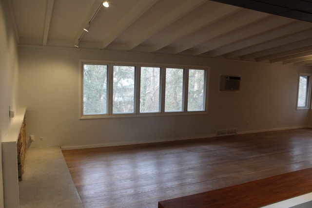 Building Photo - Updated 4 bed/2 bath Mid-Century Home - Pr...