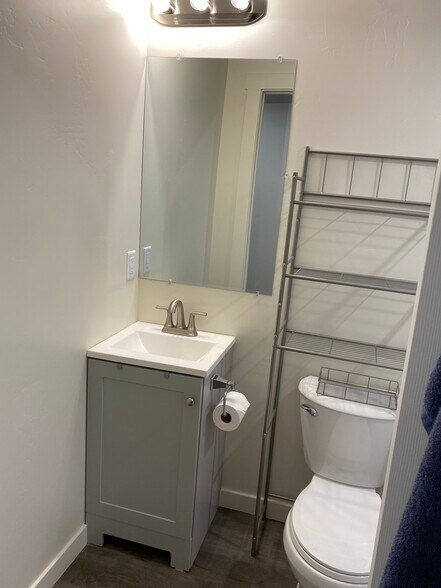 Hall toilet - 2817 S 1150 W