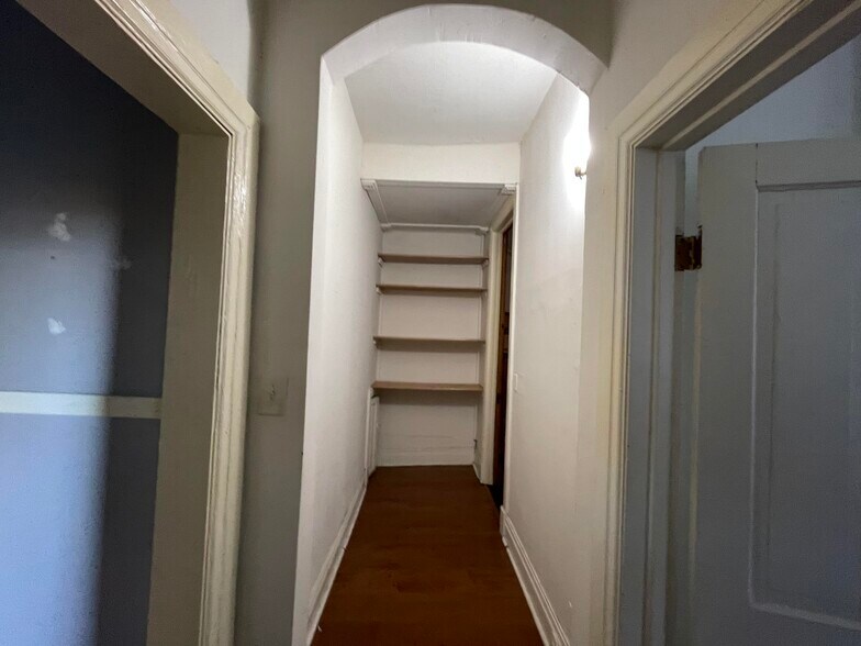 Building Photo - 1006 State St