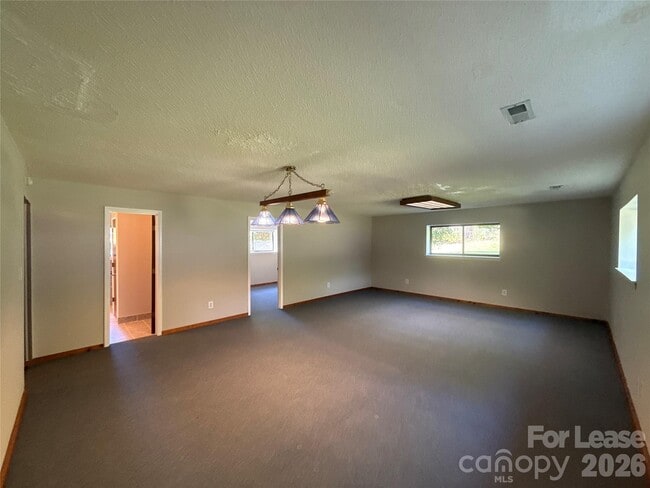 Building Photo - 13930 Idlewild Rd