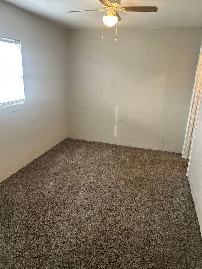 Building Photo - Sullens Duplex