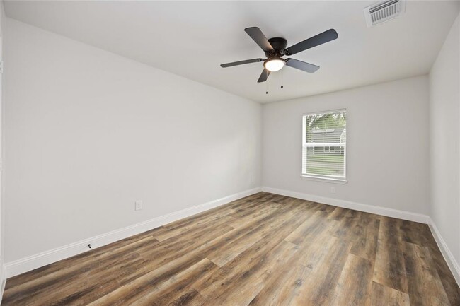 Building Photo - 3806 Zephyr St