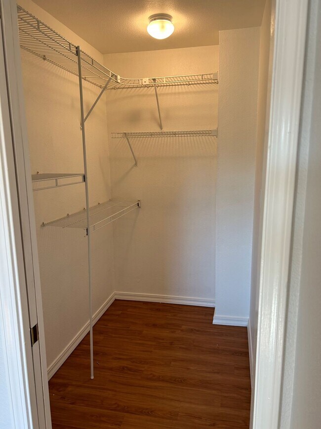 Building Photo - 204 Toyon Ln