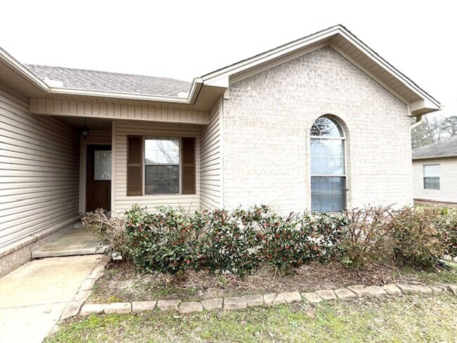 Building Photo - Nice 3 bedroom 2 bathroom Cabot, Arkansas Home