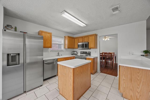 Building Photo - 703 Primrose Ln