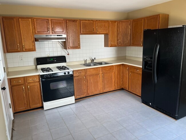 Building Photo - 328 Cedar Cir