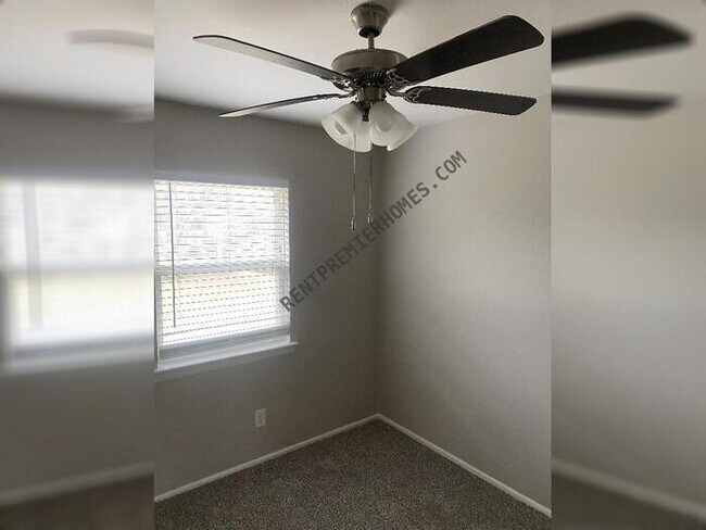 Building Photo - 1018 Harris Dr