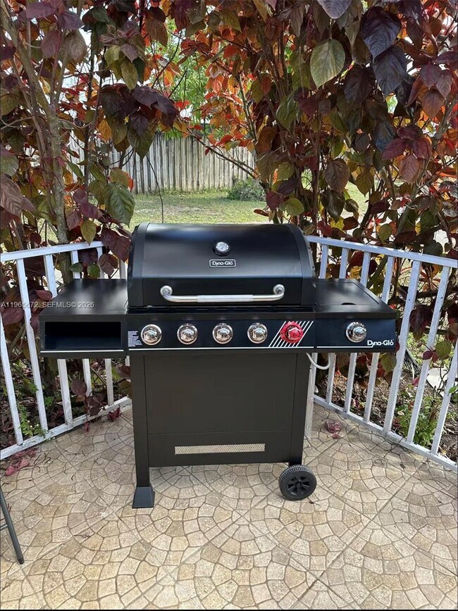 Building Photo - 30255 SW 197th Ave