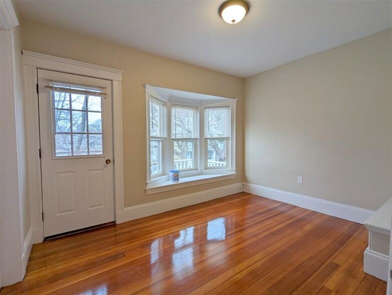 Building Photo - 32 Trowbridge St