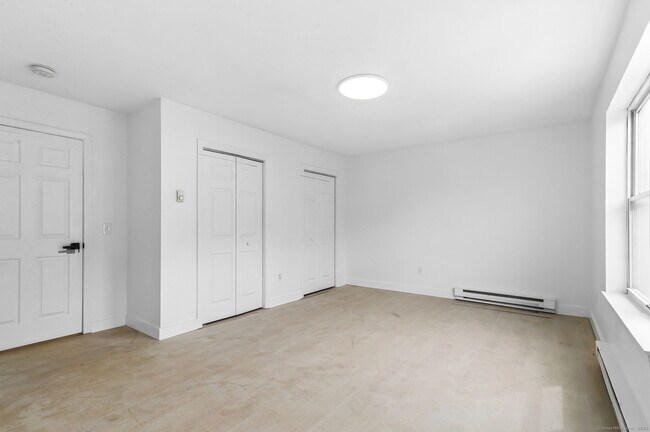 Building Photo - 62 Chestnut St