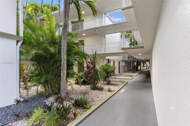 Building Photo - 4205 N University Dr