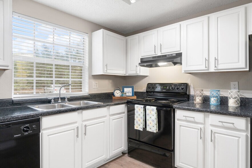 Sterling Hills 6115 N Davis Hwy Pensacola FL 32504 Apartment Finder