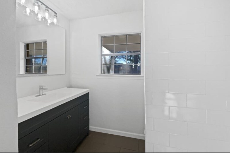 Building Photo - 469 W Fulton St