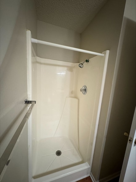 Building Photo - 1227 Dallas Dr