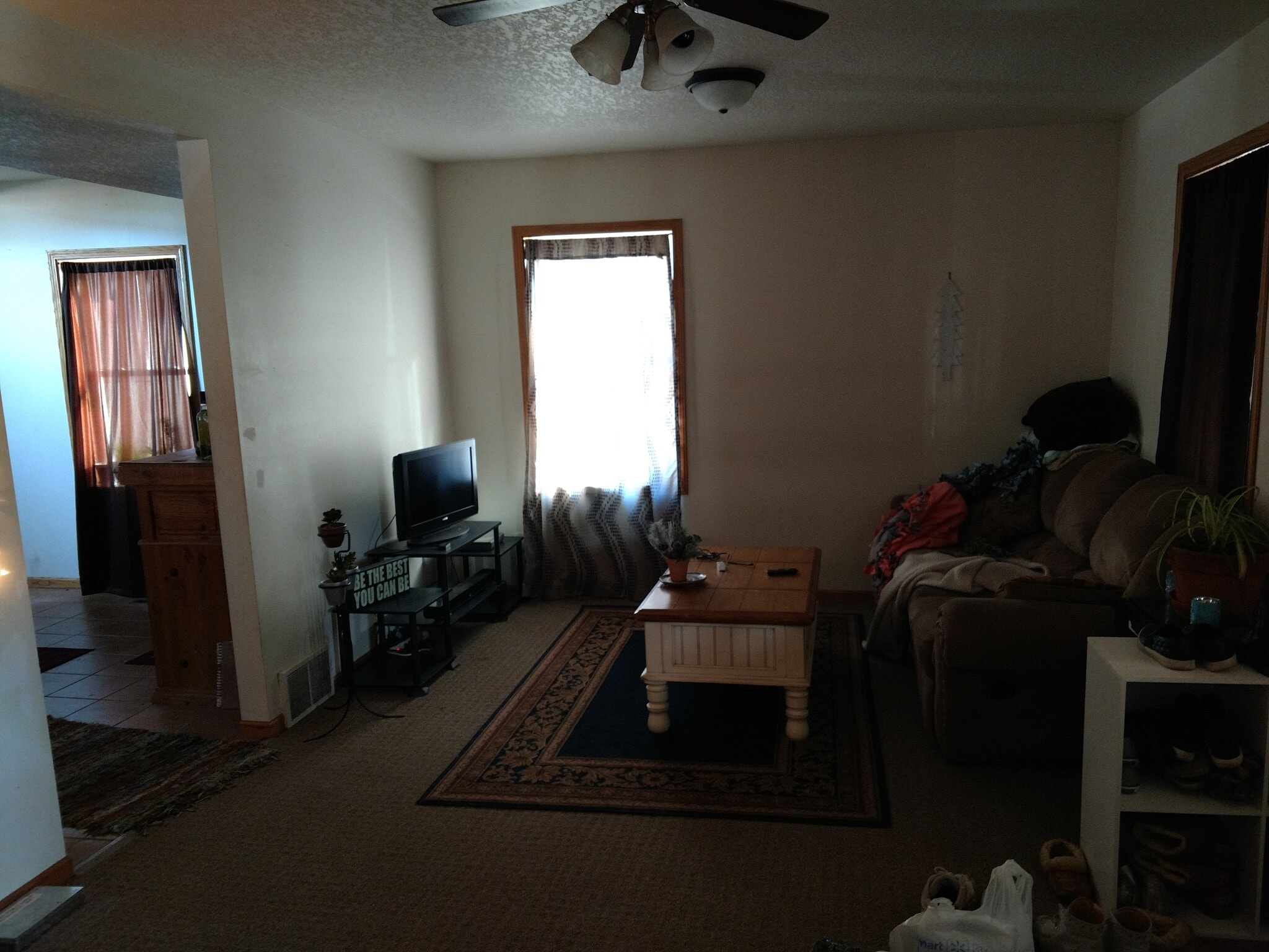 Living Rm looking East - 911 Johnson St